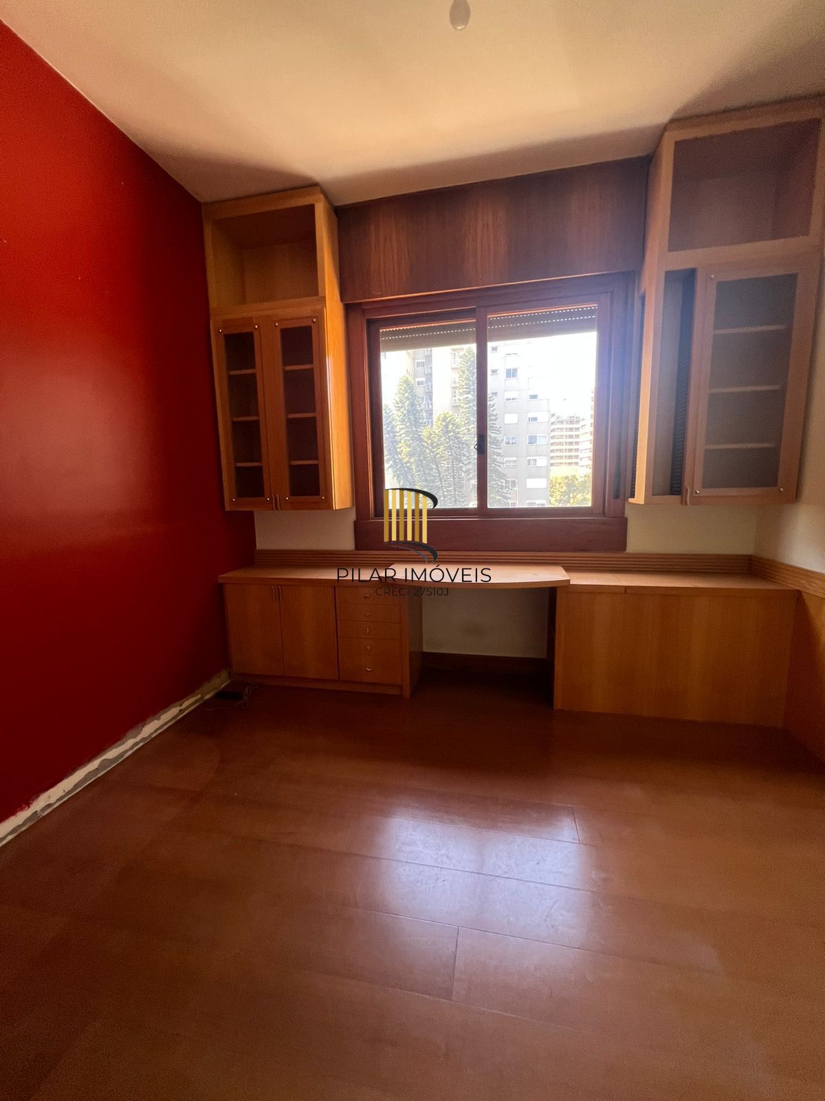 Alto Padrão no Bela Vista: 4 Dorms, Vista Rio, Lareira e 3 Vagas no Ed. Vercelli