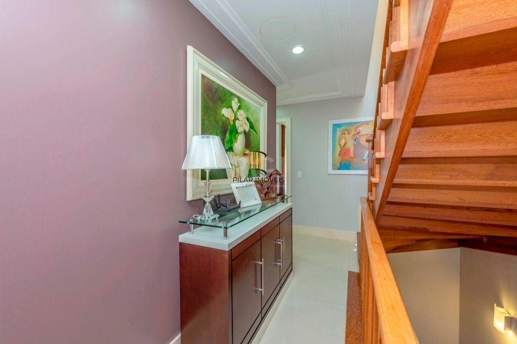 Casa para comprar Com 4 dormitórios , 431 m²- Três Figueiras - Porto Alegre/RS