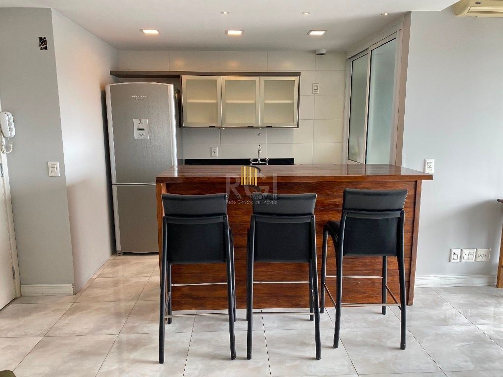 Apartamento Para Comprar  no Karpathos com 2 Dormitórios transformado em 1 suite com closet