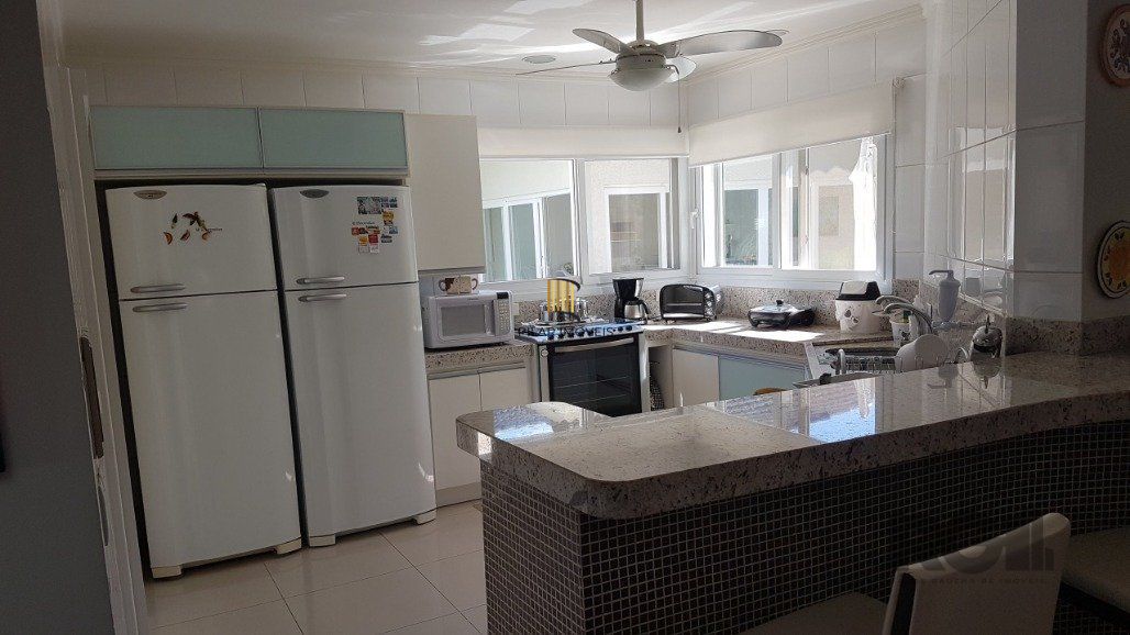 Casa para Comprar  no Condado de Capão com 5 suítes.