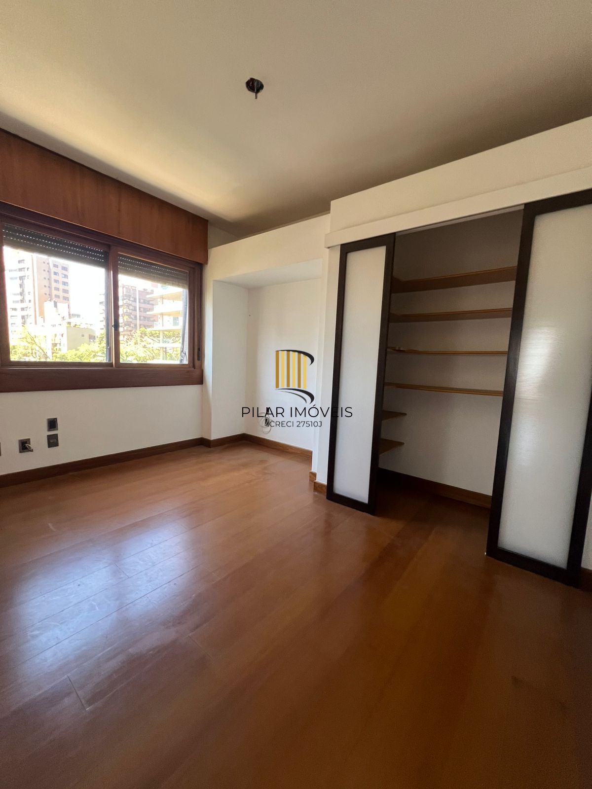 Alto Padrão no Bela Vista: 4 Dorms, Vista Rio, Lareira e 3 Vagas no Ed. Vercelli