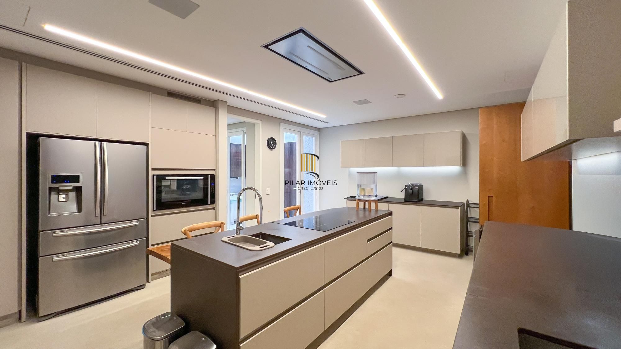 Mansão Suspensa Mobiliada no Las Piedras com piscina e vista para a mata nativa