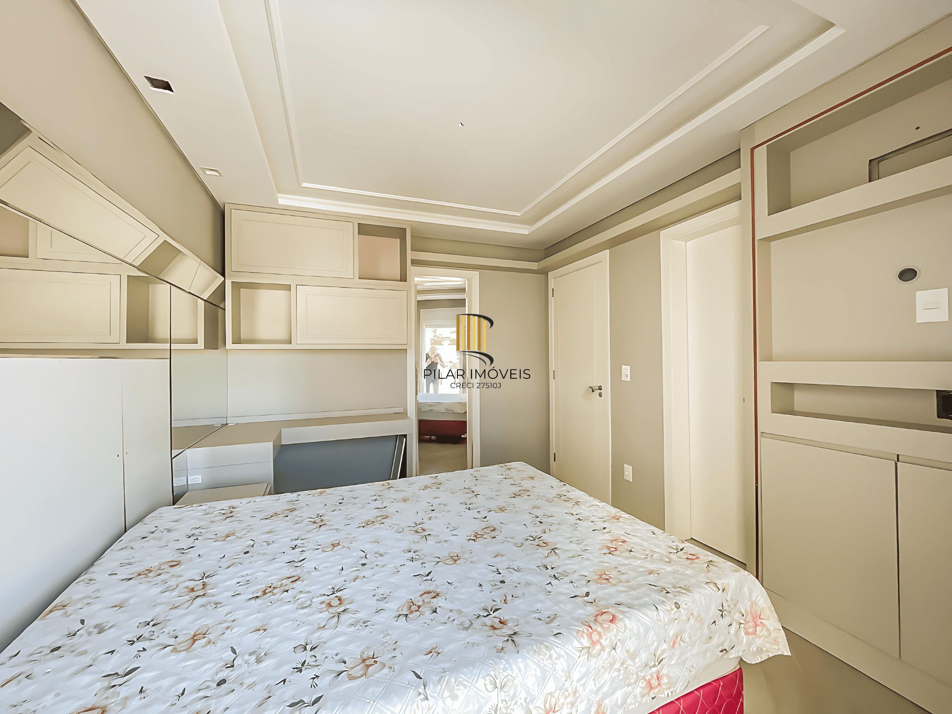 Casa Reformada com Piscina, 370m², 2 Suítes com Closet no Três Figueiras – POA