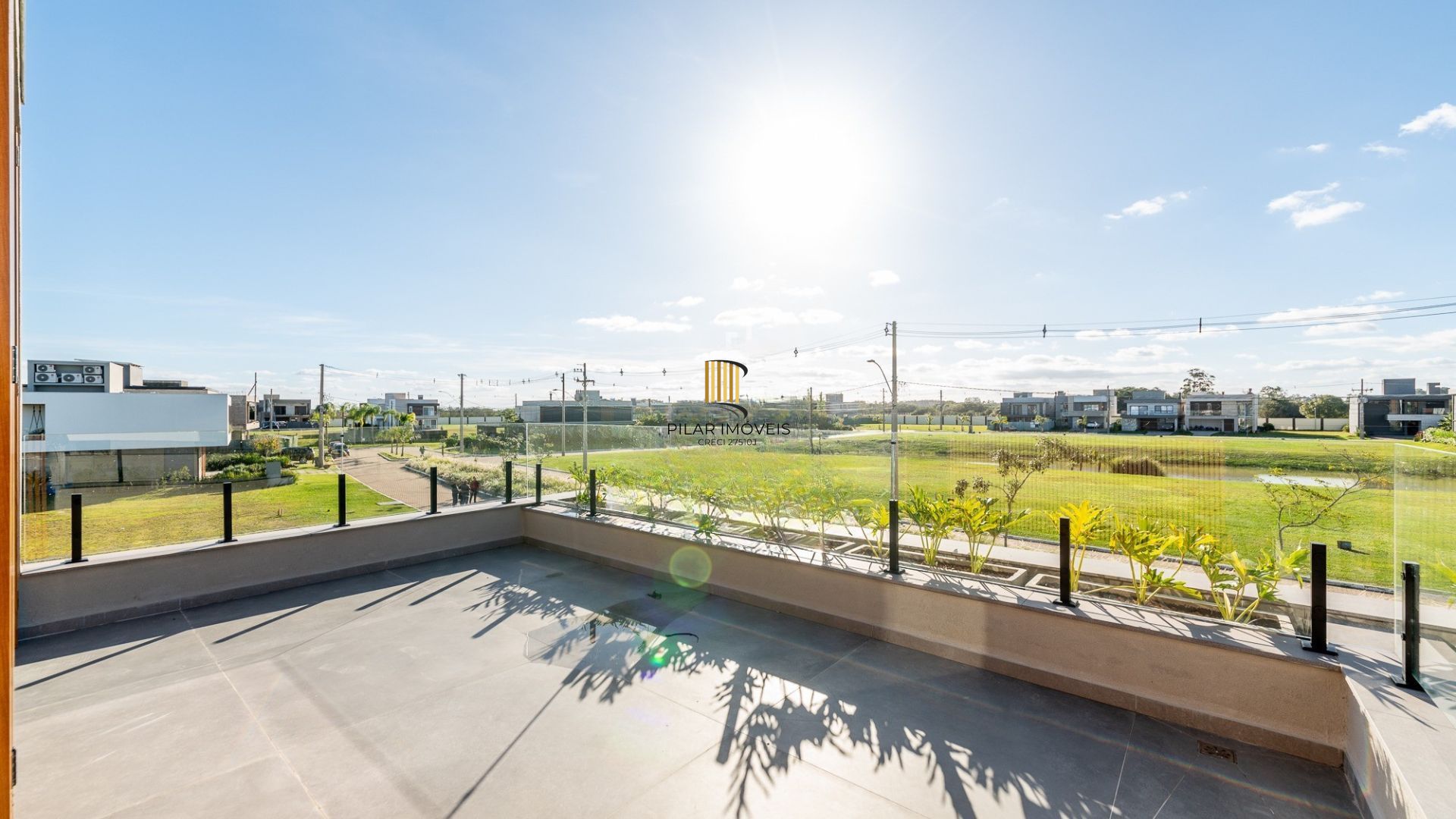 Linda casa para comprar com 4 suites em condomínio TOP