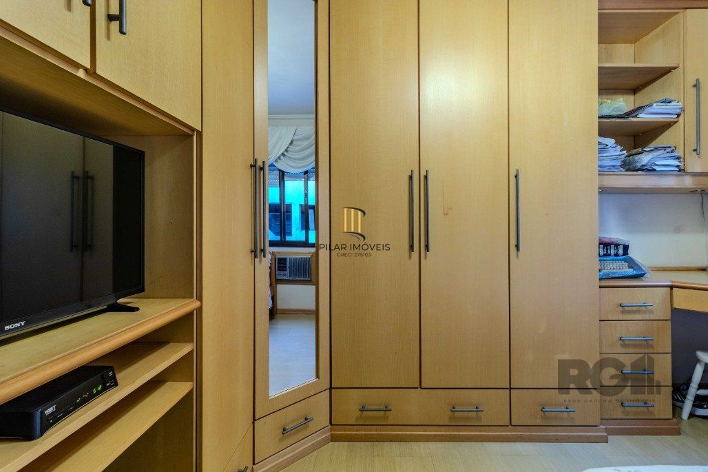 Apartamento 3 dormitórios e 2 vagas no Petrópolis, pertinho da Encol
