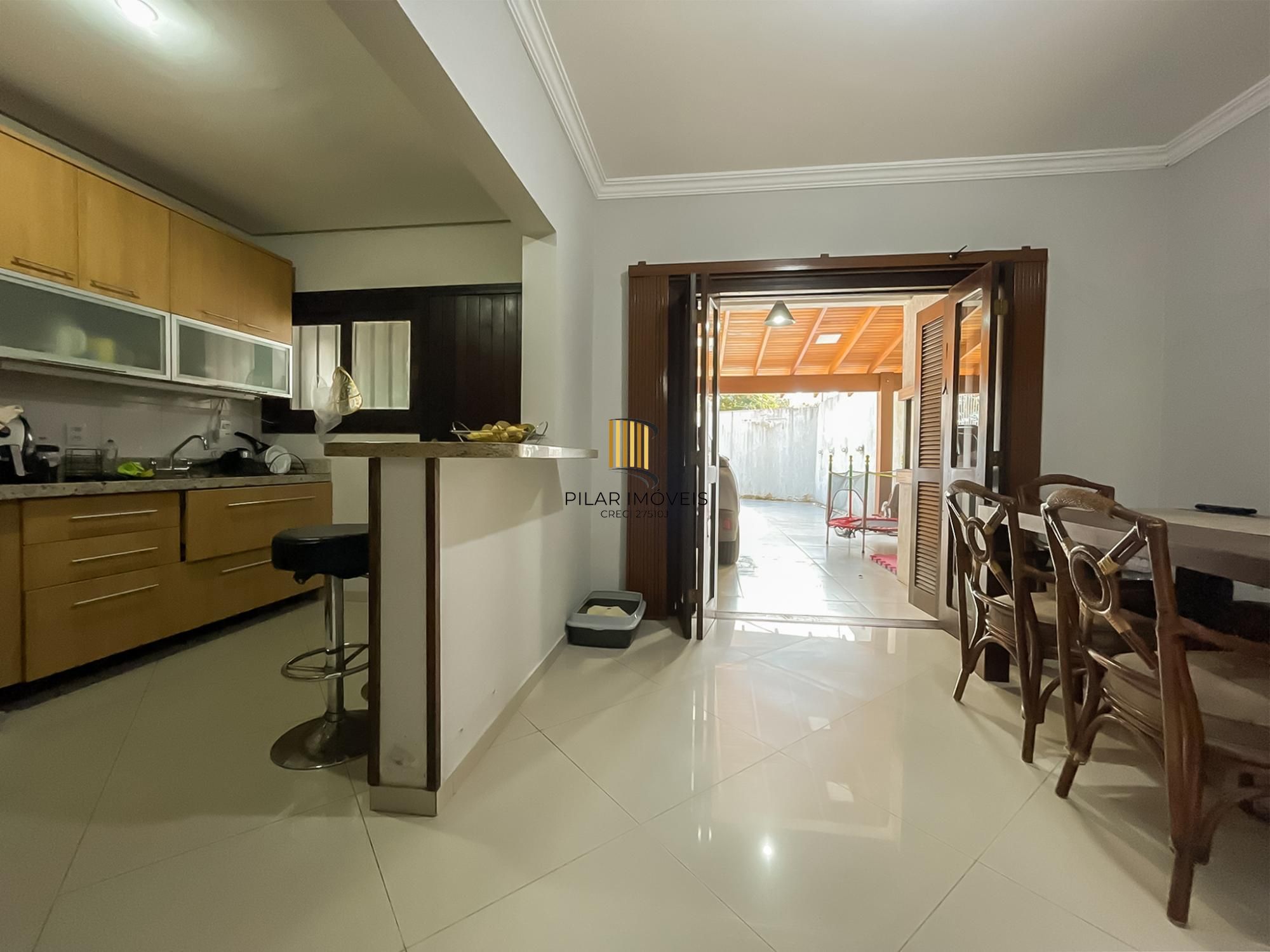 Excelente casa a venda com 3 dormitórios no bairro Tristeza em Porto Alegre.