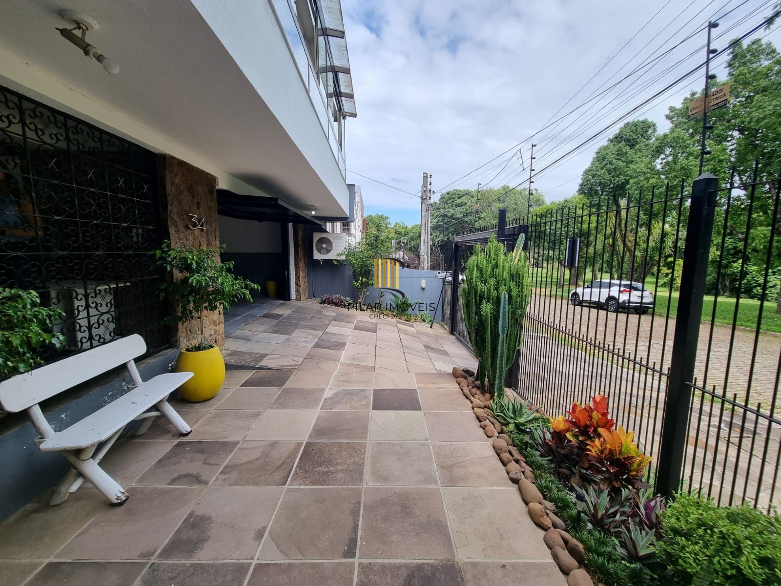 Casa terrea e reformada no bairro Nonoai