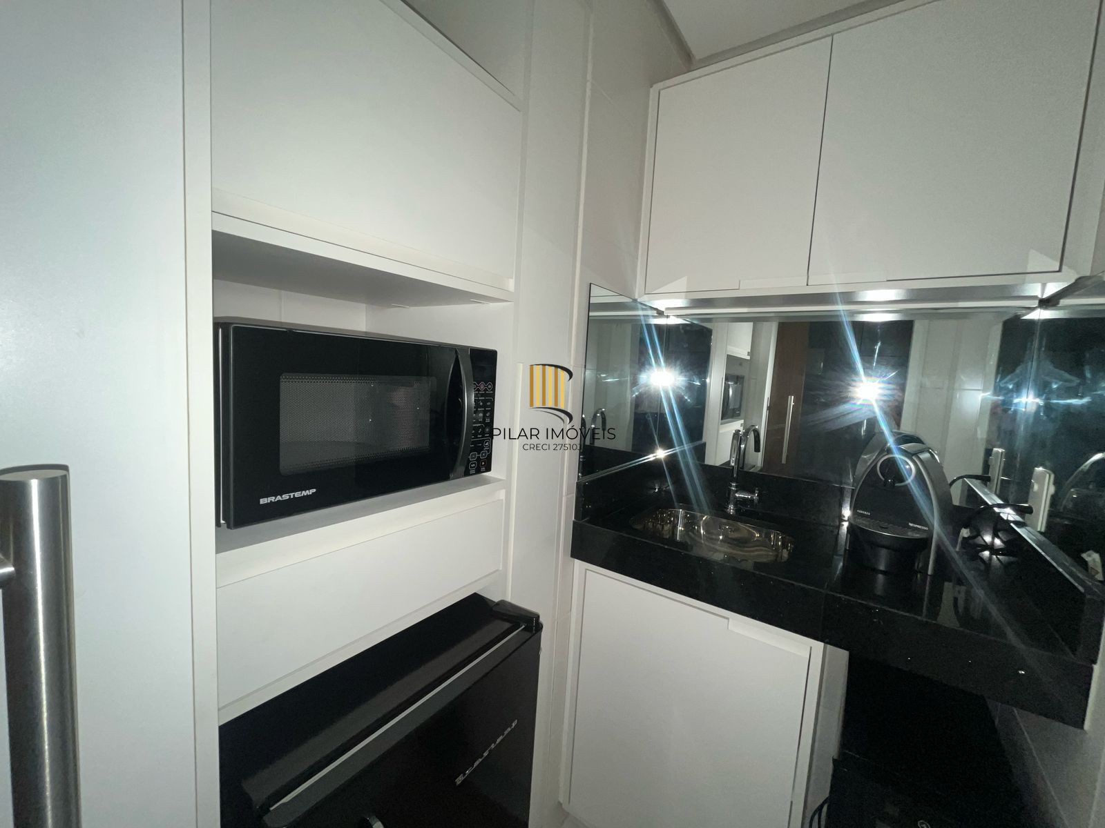 Sala mobiliada no Diamond Tower