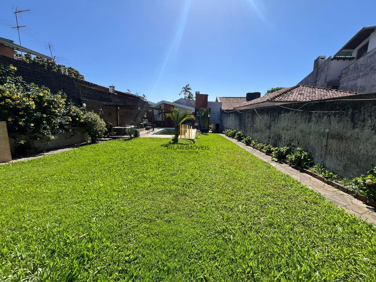 Casa 3 Dormitório(s) Bairro Guarujá
