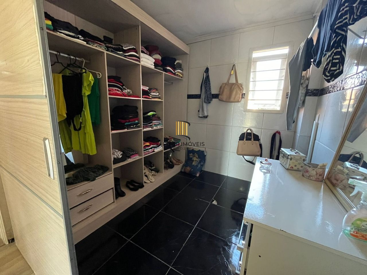 Casa 3 Dormitório(s) Bairro Guarujá