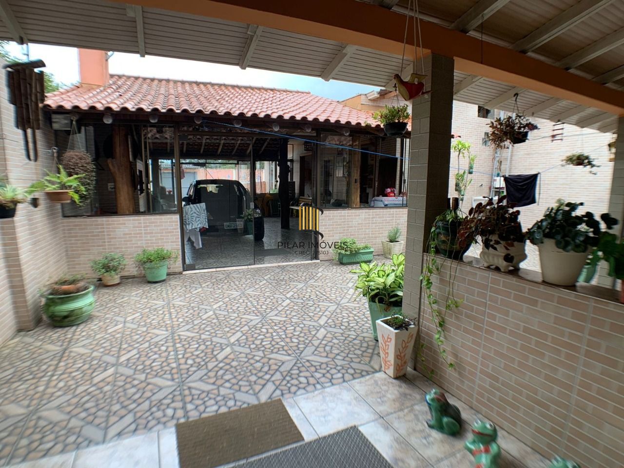 Casa para Venda - 318m², 3 dormitórios, Piscina, Bairro Guarujá