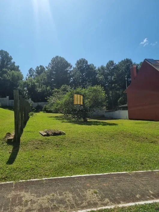 Terreno com 330m² no Condomínio Mountain Ville