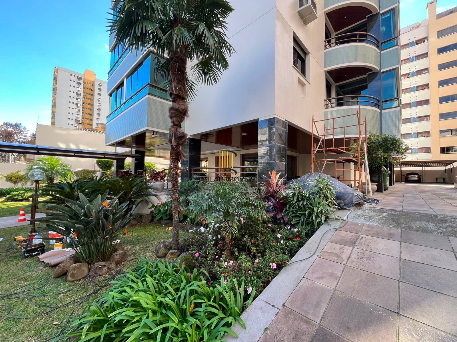Apartamanto a venda no Menino Deus com 3 quartos e sacada - Pilar Imóveis