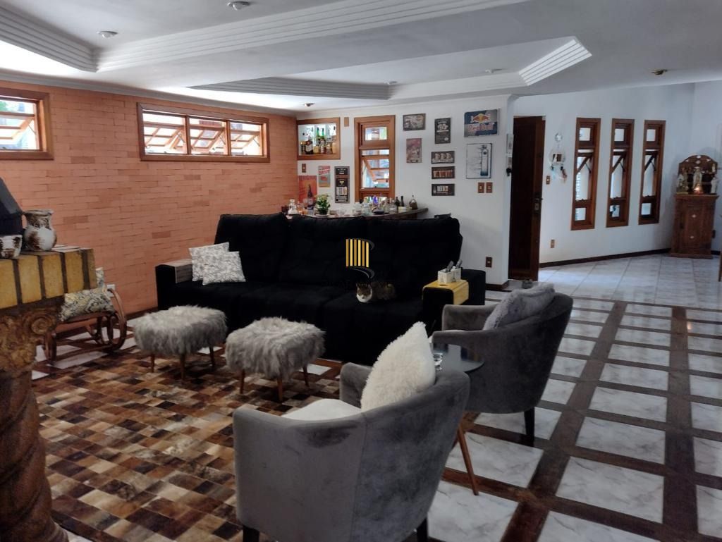 Linda Casa 4 Dormitórios Piscina, Churrasqueira, 4 Vagas Bairro Guarujá