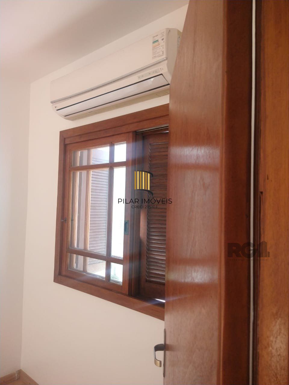 Casa Para Venda Com Amplo Pátio e Piscina