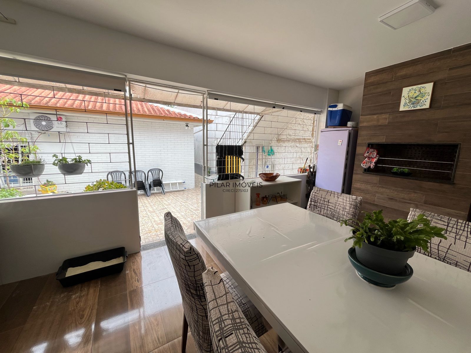 Casa terrea e reformada no bairro Nonoai