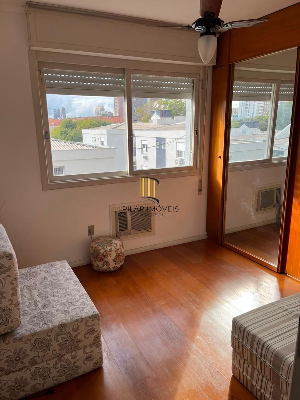 apartamento de 2 dormitórios a venda na rua Roque Calage