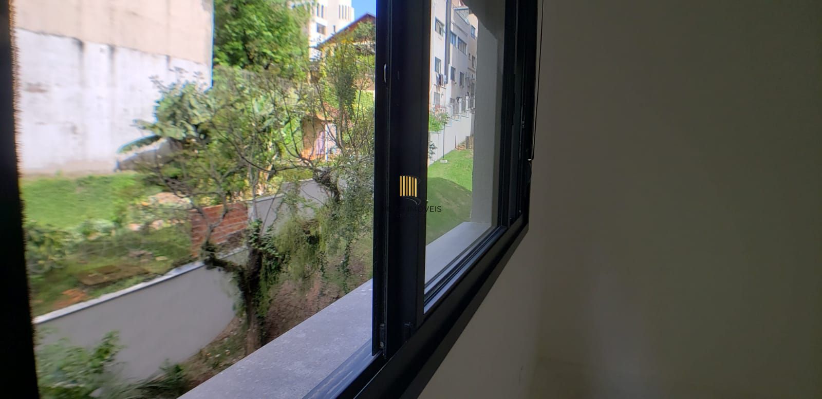 Apartamento para Venda - 101m², 3 dormitórios, sendo 3 suites, 2 vagas - Menino Deus