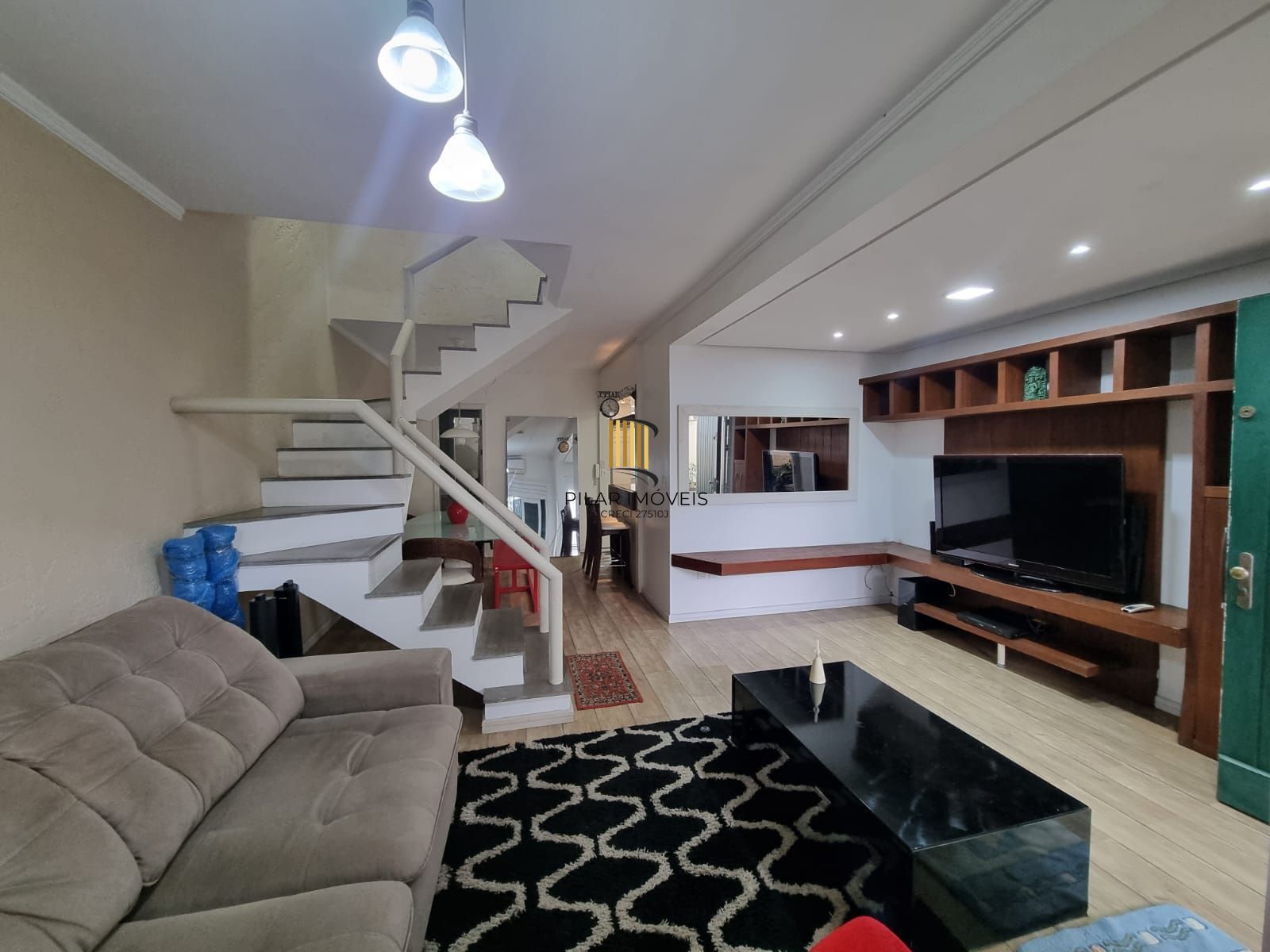 Casa em Condomínio 3 Suítes / Bairro Ipanema