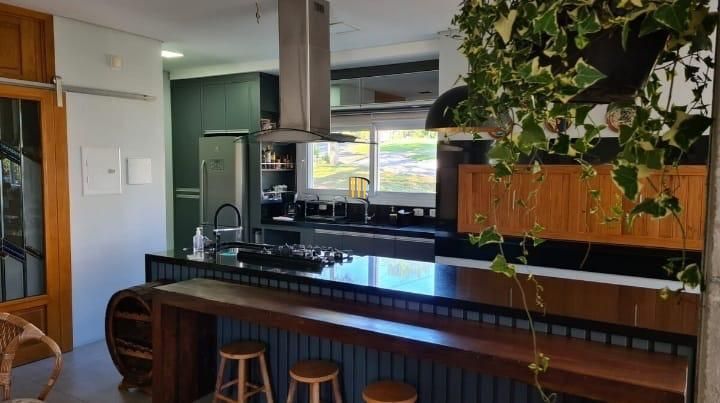 CASA COM PISCINA INDOOR NO CONDOMÍNIO VIVENDAS DA SERRA – CANELA/RS