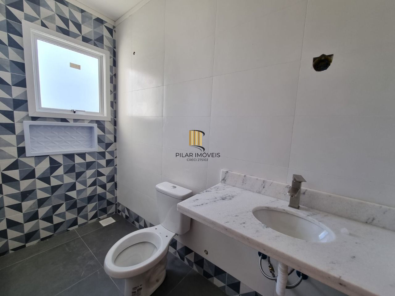 Casa Para Venda 03 Dormitórios / Suíte / Pátio com Churrasqueira / Condomínio Ilha Verde