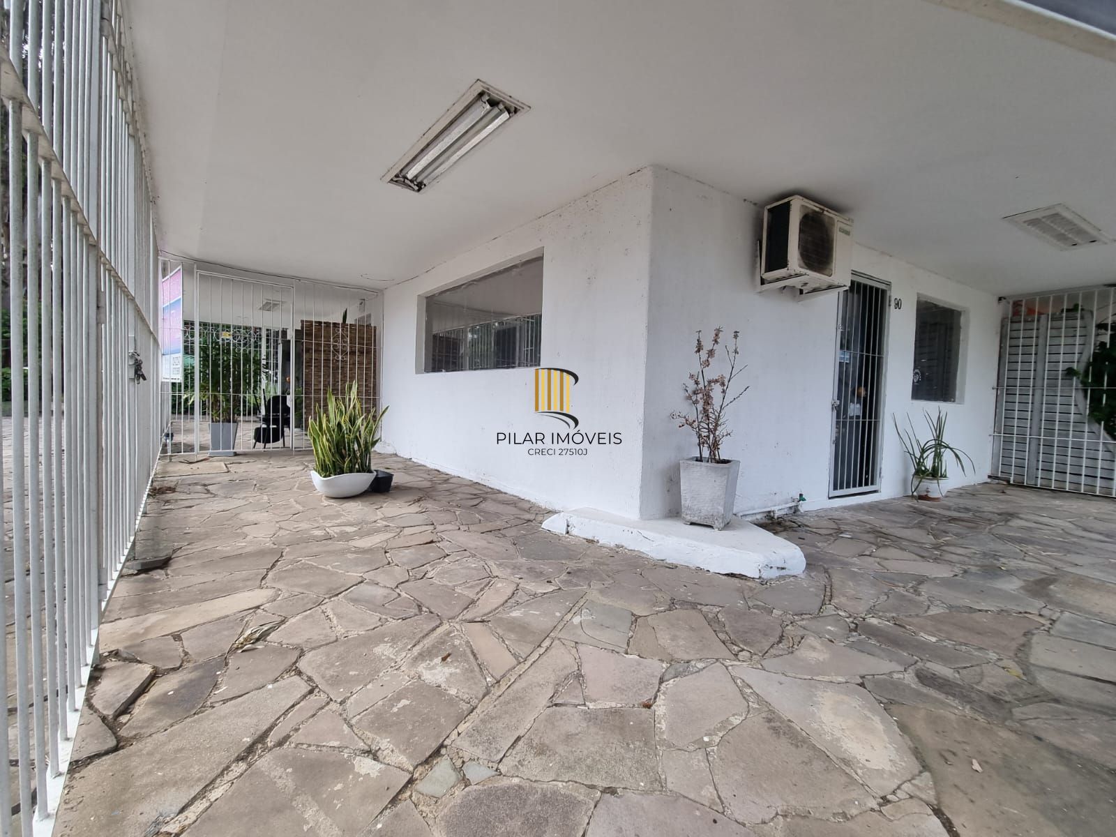 Loja com 37m2 em Frente a Avenida Tramandai Bairro Ipanema - Pilar Imóveis