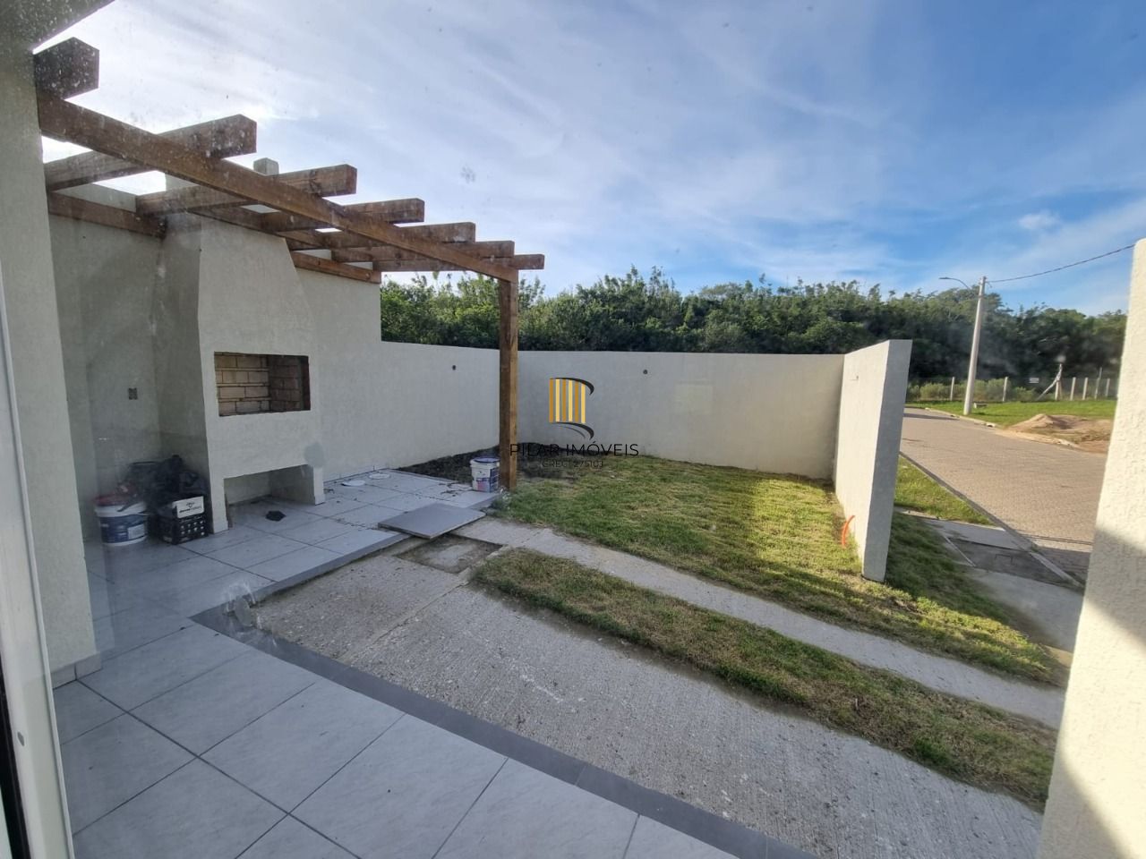 Casa Para Venda 03 Dormitórios / Suíte / Pátio com Churrasqueira / Condomínio Ilha Verde