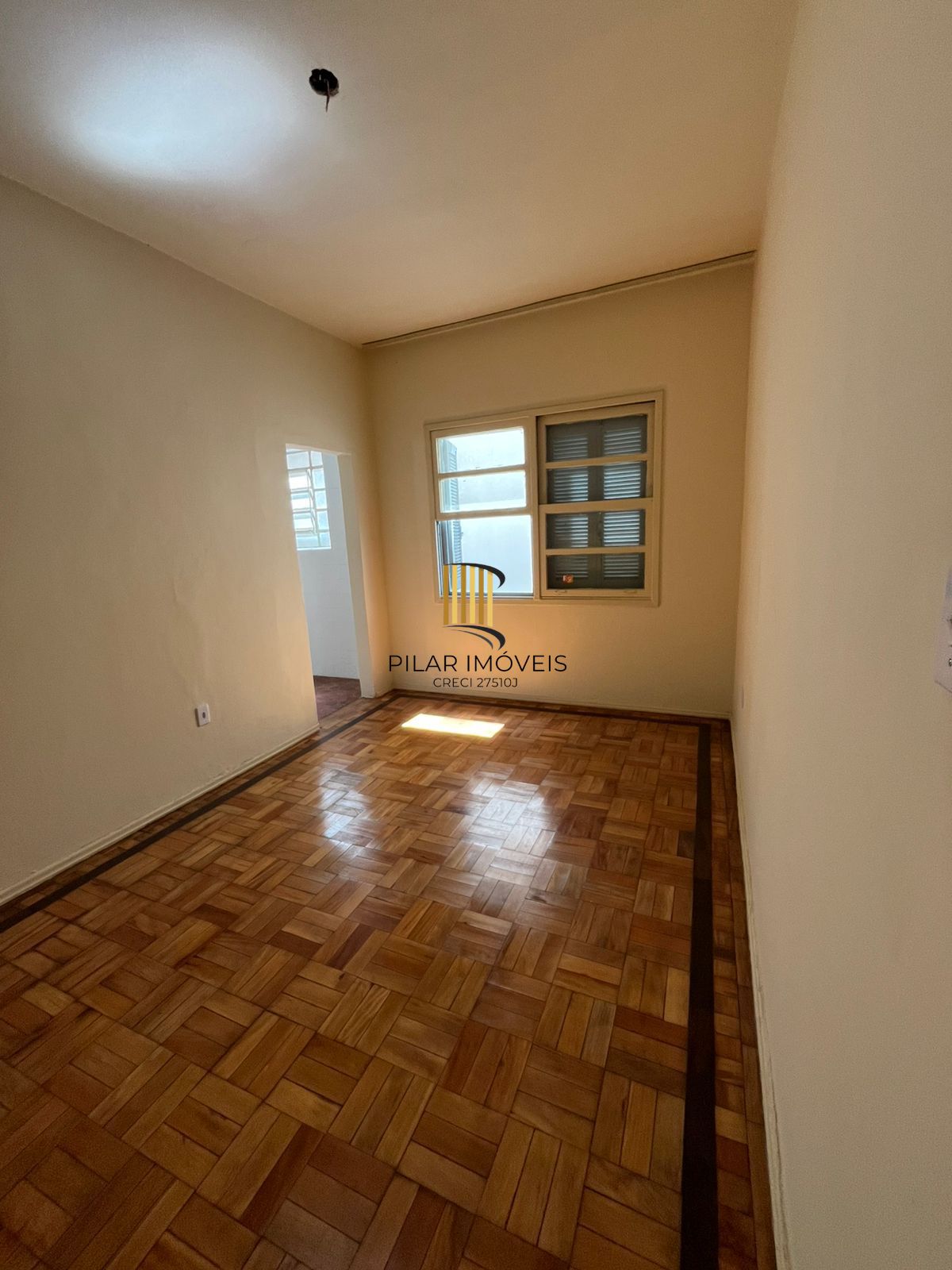 Apartamento térreo com pátio privativo em localização estratégica