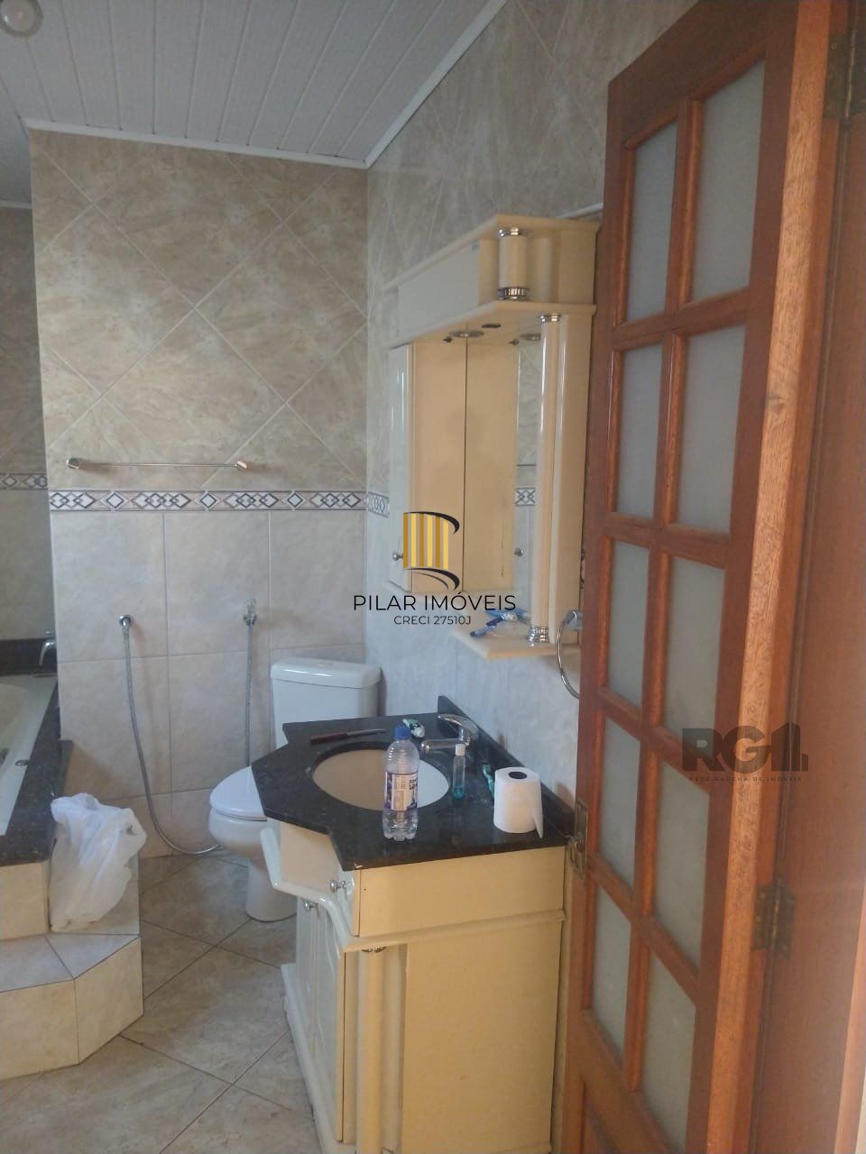 Casa Para Venda Com Amplo Pátio e Piscina