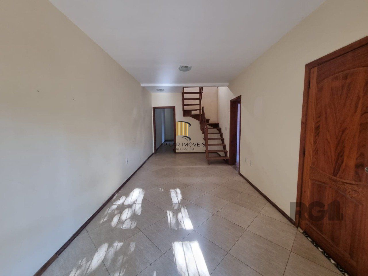 Linda Casa Bairro Ipanema 02 Dormitórios Suíte