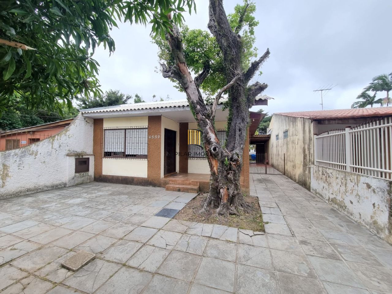 Casa com 3 dormitórios, 200 m² - venda por R$ 600.000,00 ou aluguel por R$ 1.400,00/mês - Cavalhada - Porto Alegre/RS - Pilar Imóveis