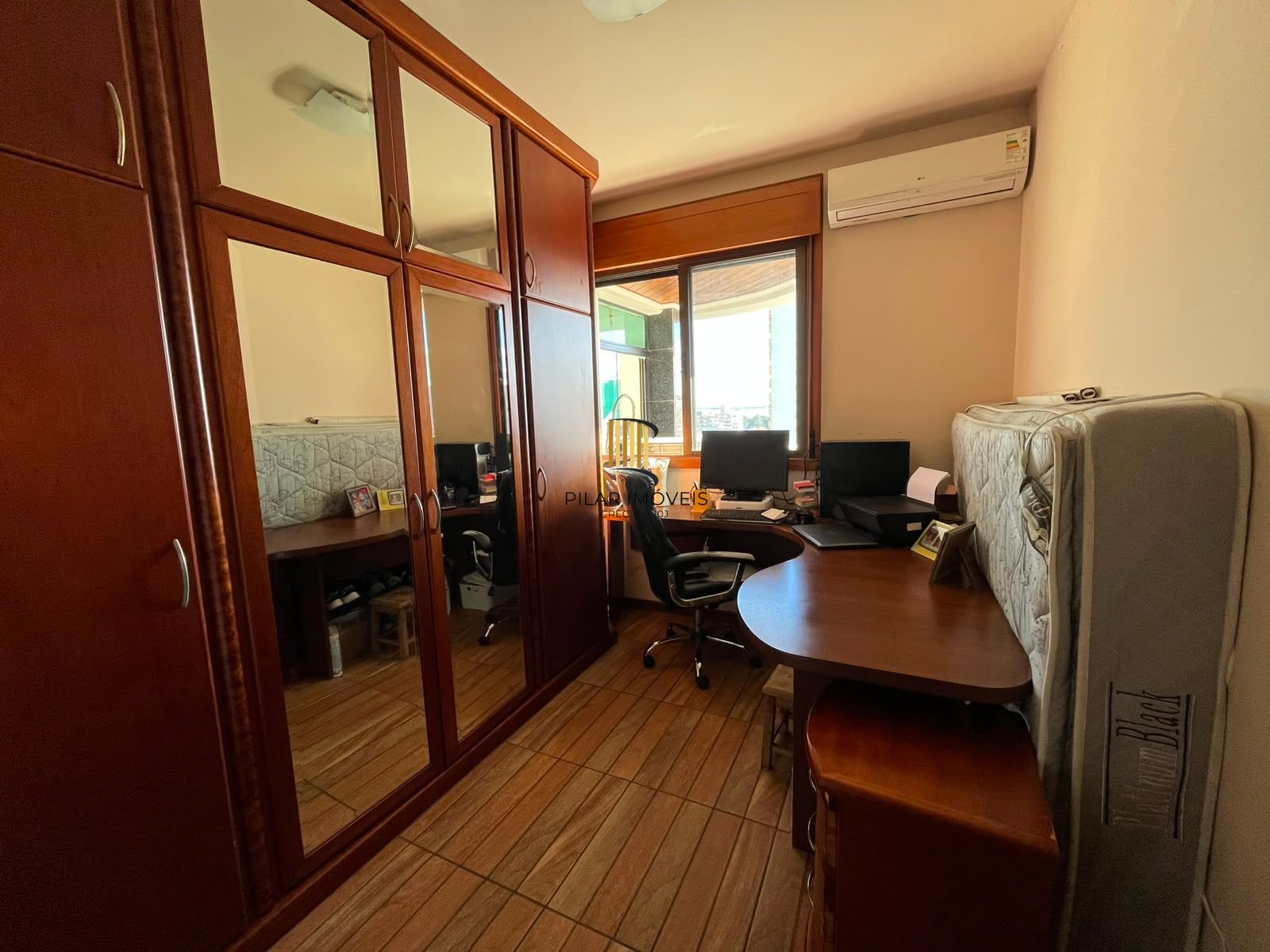 Apartamanto a venda no Menino Deus com 3 quartos e sacada