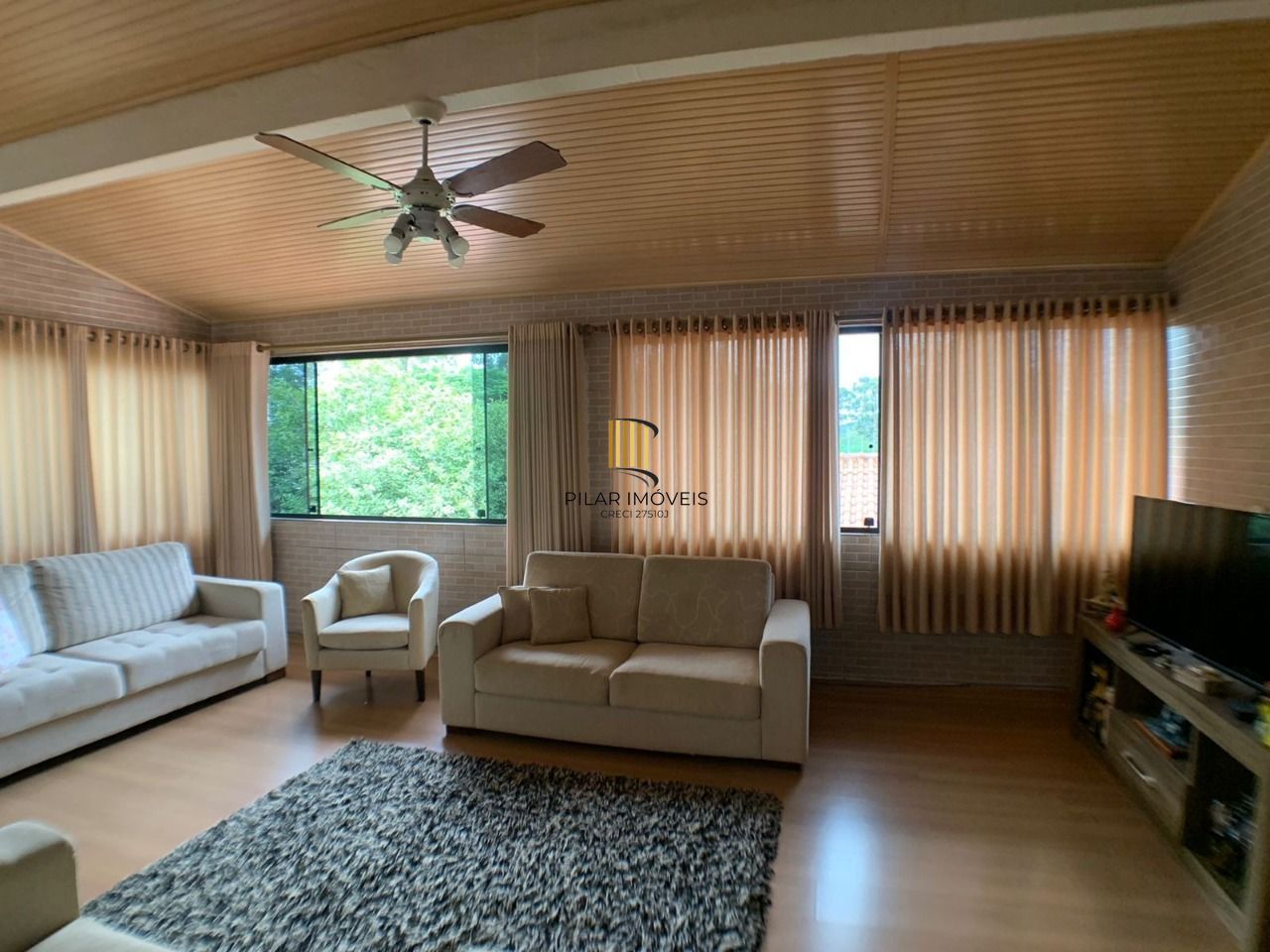 Casa para Venda - 318m², 3 dormitórios, Piscina, Bairro Guarujá