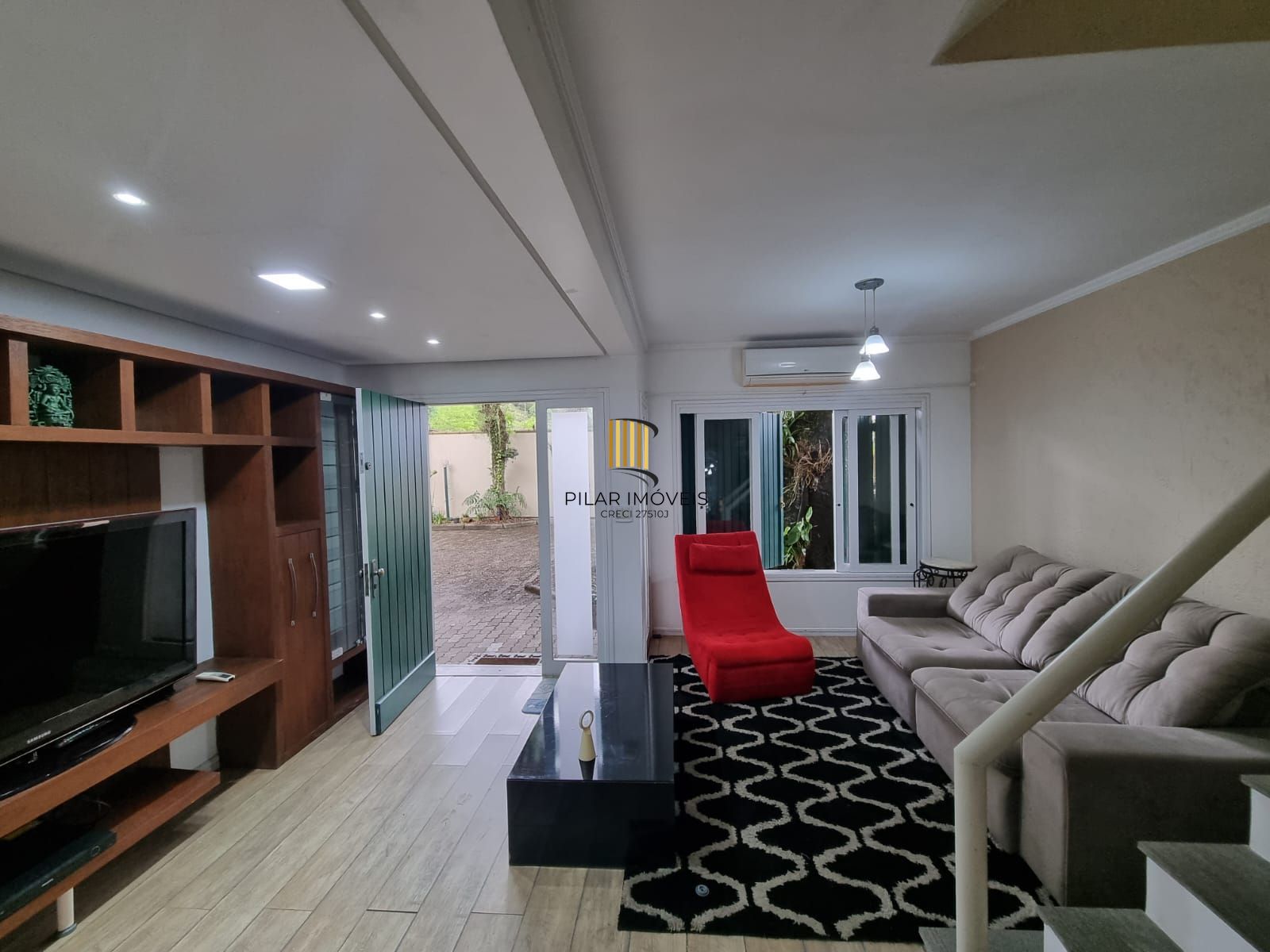 Casa em Condomínio 3 Suítes / Bairro Ipanema