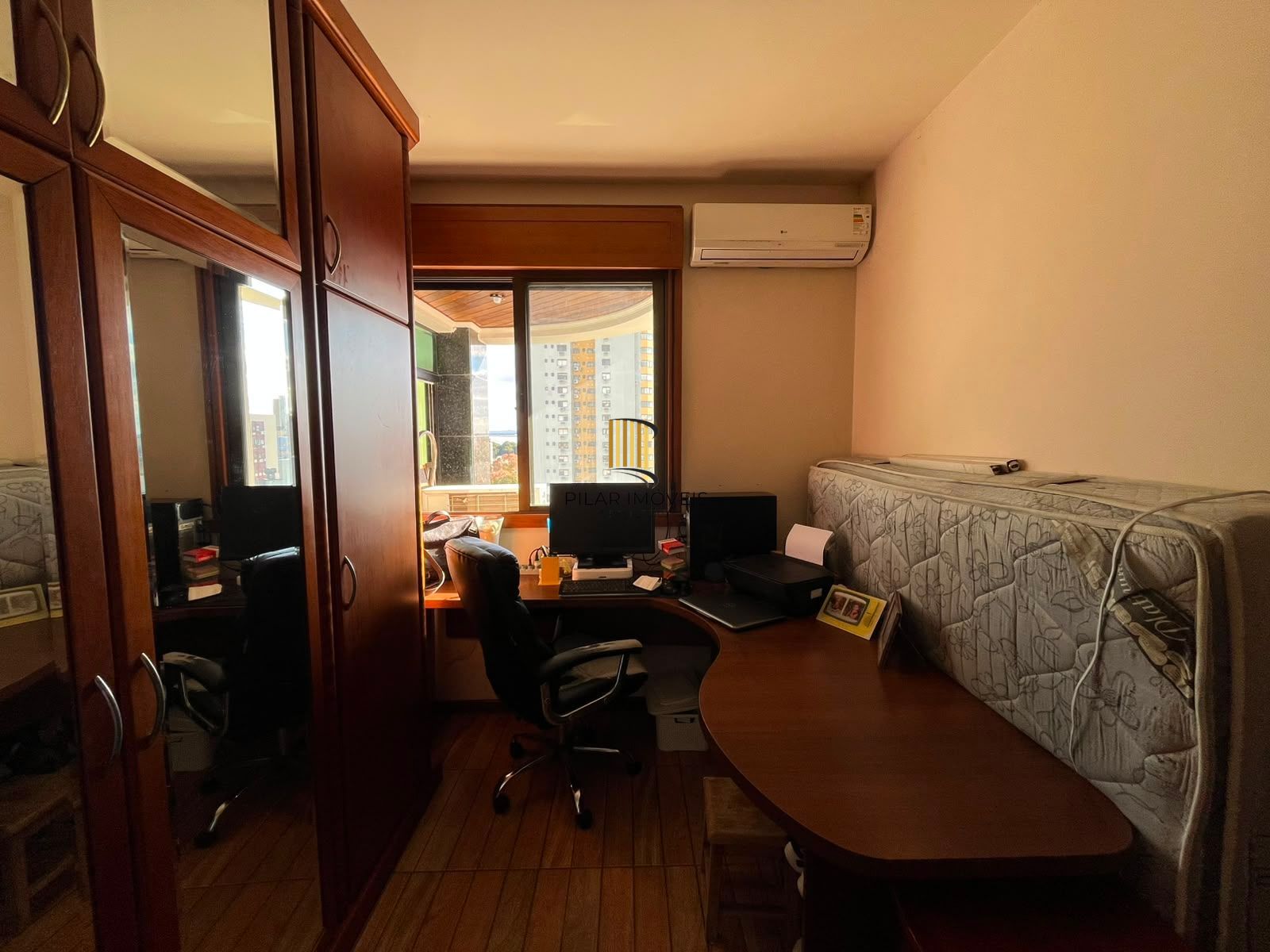Apartamanto a venda no Menino Deus com 3 quartos e sacada