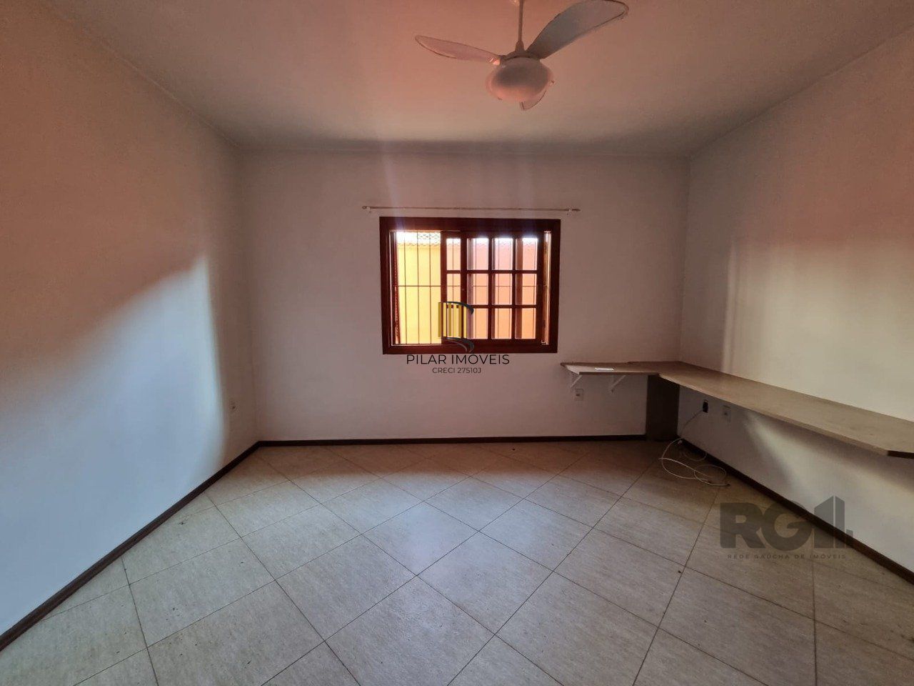 Linda Casa Bairro Ipanema 02 Dormitórios Suíte