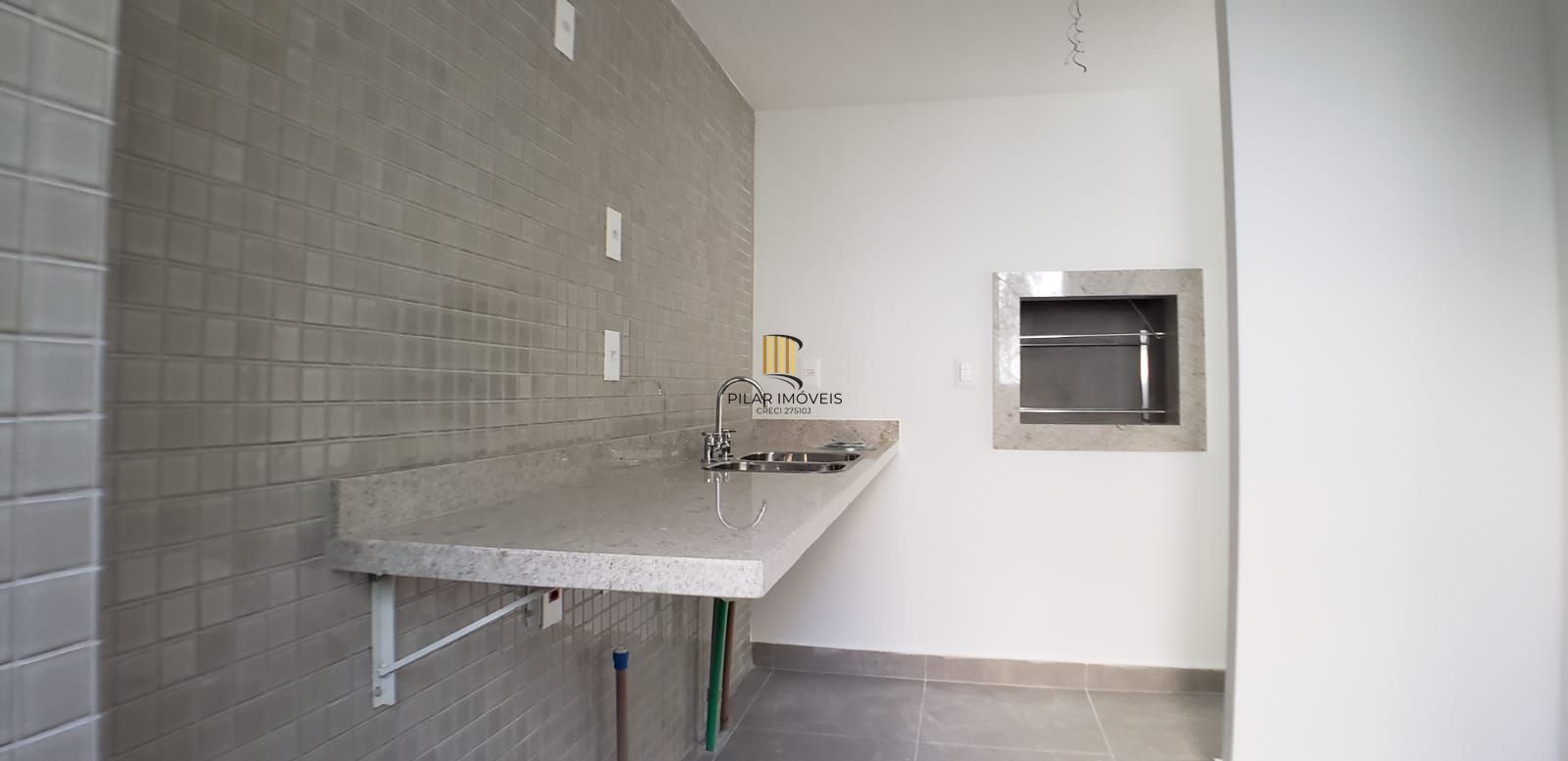 Apartamento para Venda - 101m², 3 dormitórios, sendo 3 suites, 2 vagas - Menino Deus