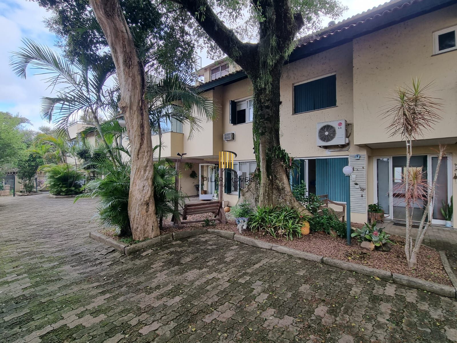 Casa em Condomínio 3 Suítes / Bairro Ipanema