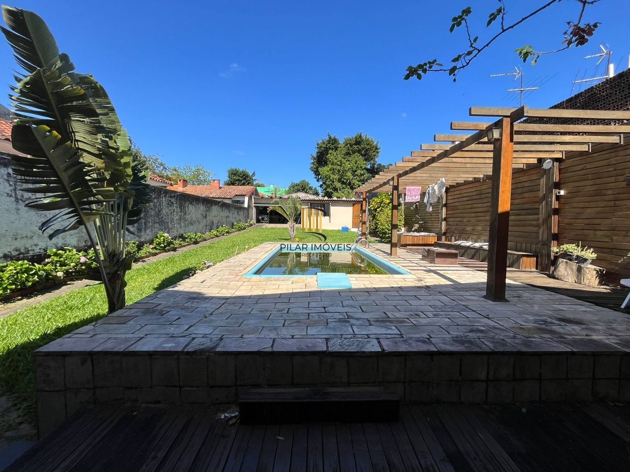 Casa 3 Dormitório(s) Bairro Guarujá