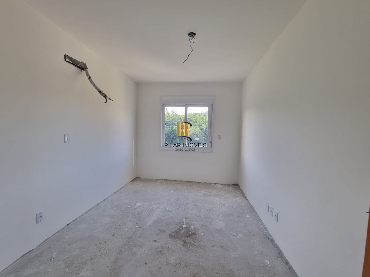 Casa Para Venda 03 Dormitórios / Suíte / Pátio com Churrasqueira / Condomínio Ilha Verde