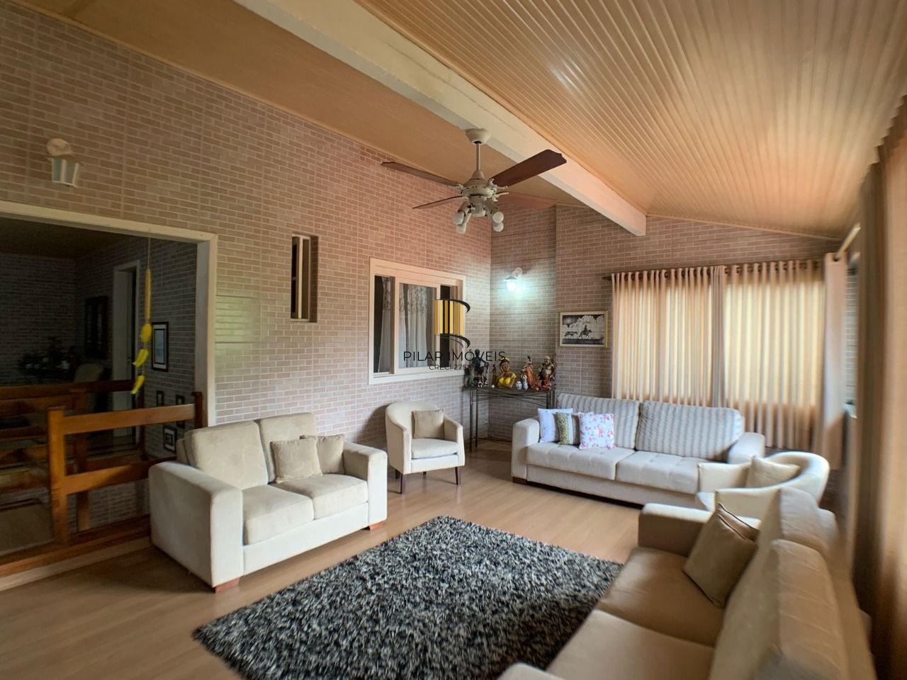 Casa para Venda - 318m², 3 dormitórios, Piscina, Bairro Guarujá