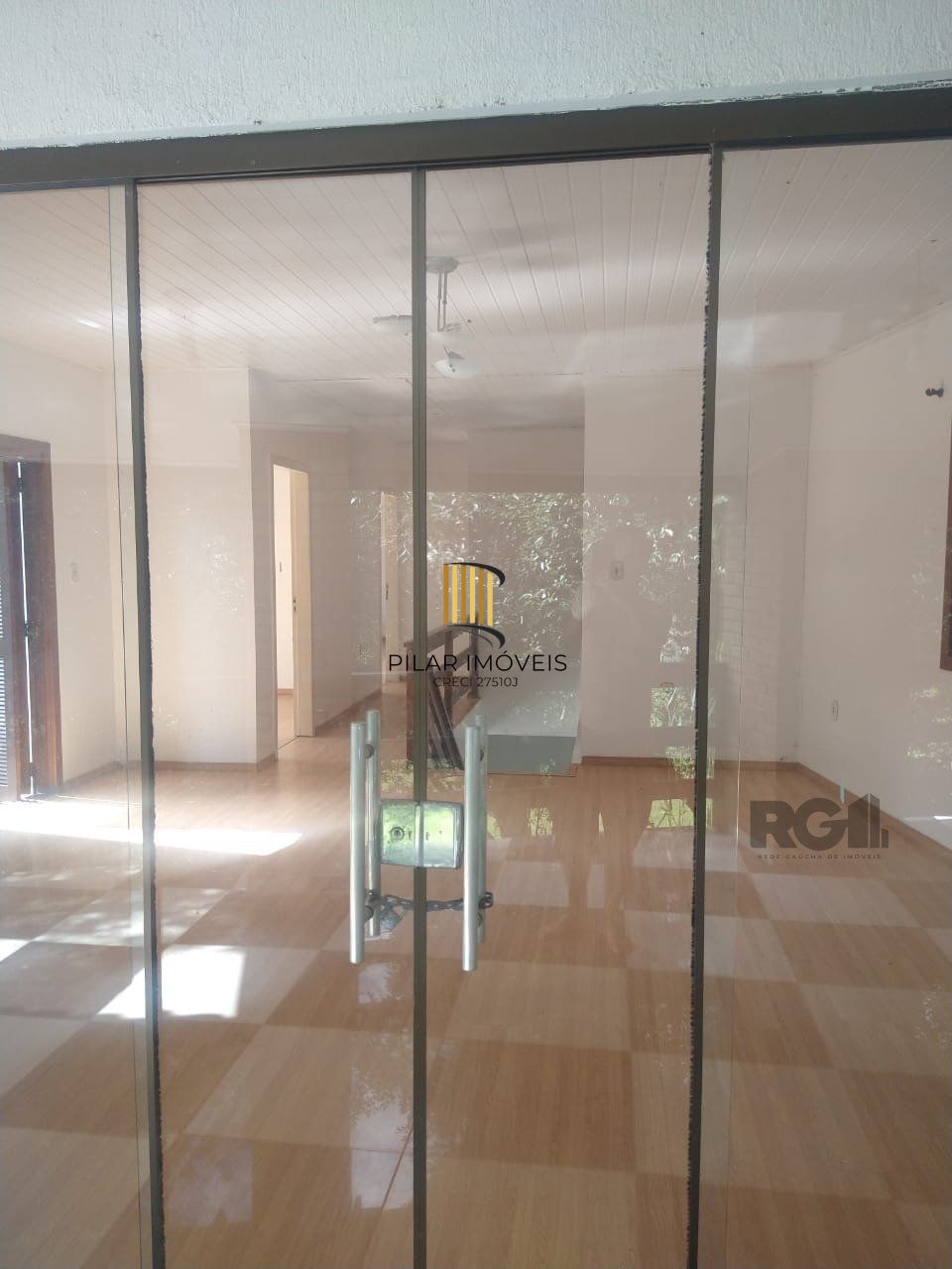 Casa Para Venda Com Amplo Pátio e Piscina