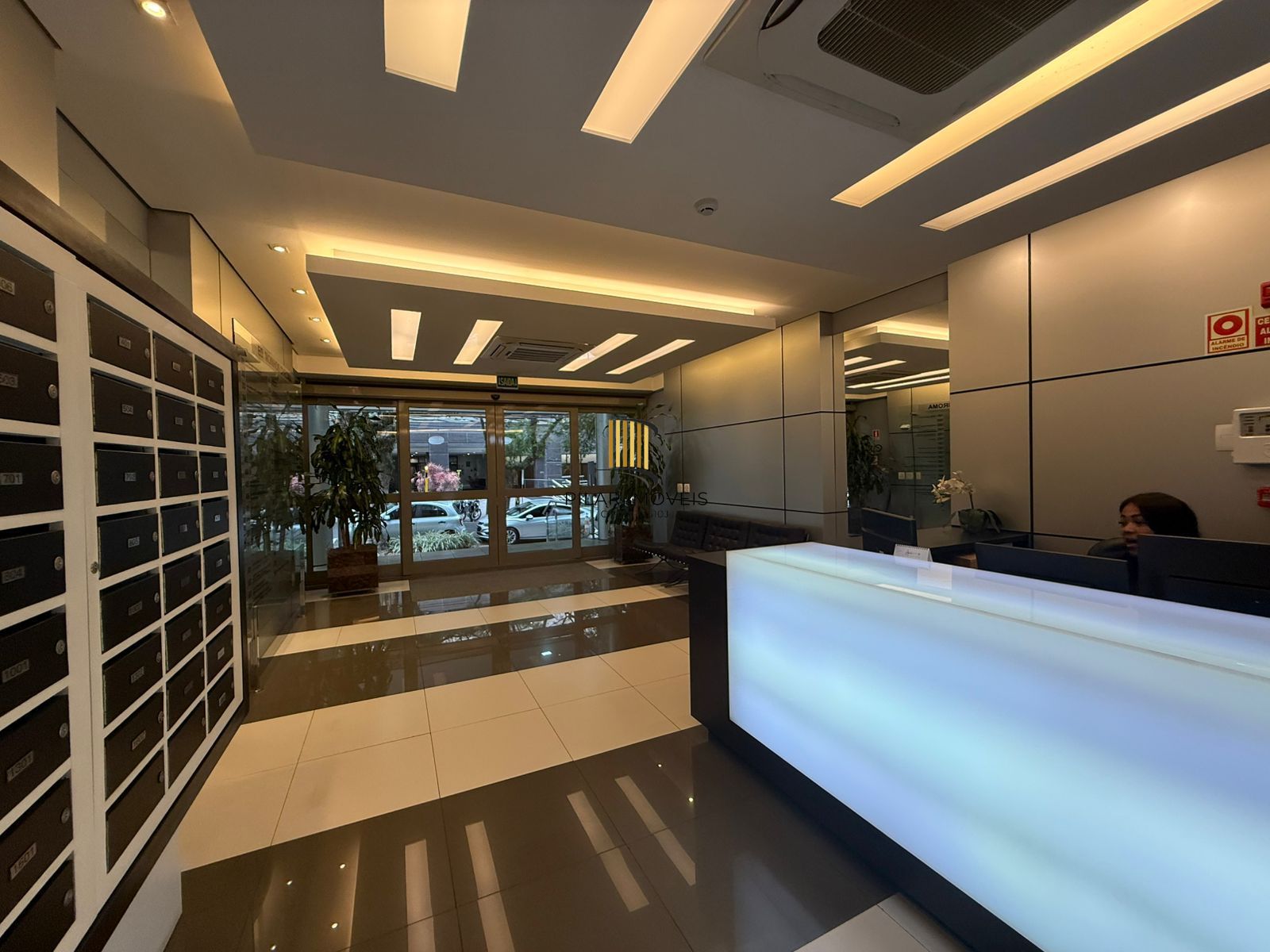 Sala comercial c/garagem coberta e depósito no Moinhos Chroma