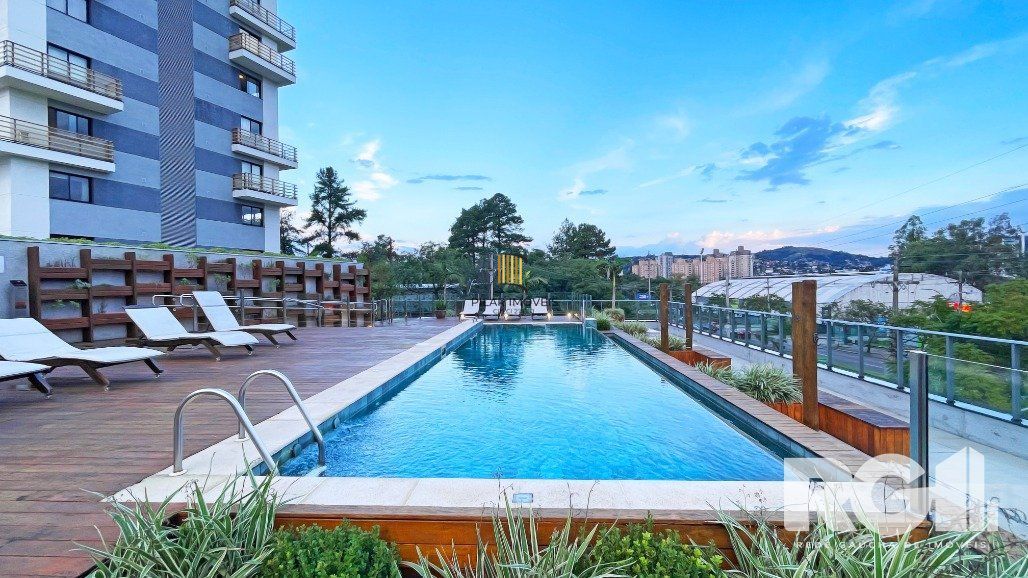 Apartamento de 72 m2 para alugar com 1 suíte, banheiro social com depósito e 2 vagas, finamente mobiliado e decorado.