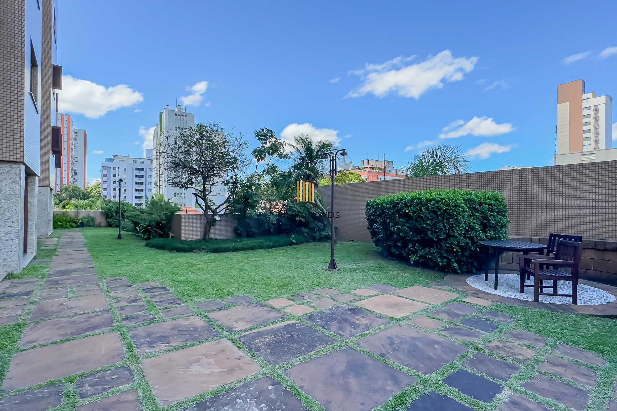 Espetacular apartamento 3 suítes 3 vagas com infra completa no Moinhos de Vento