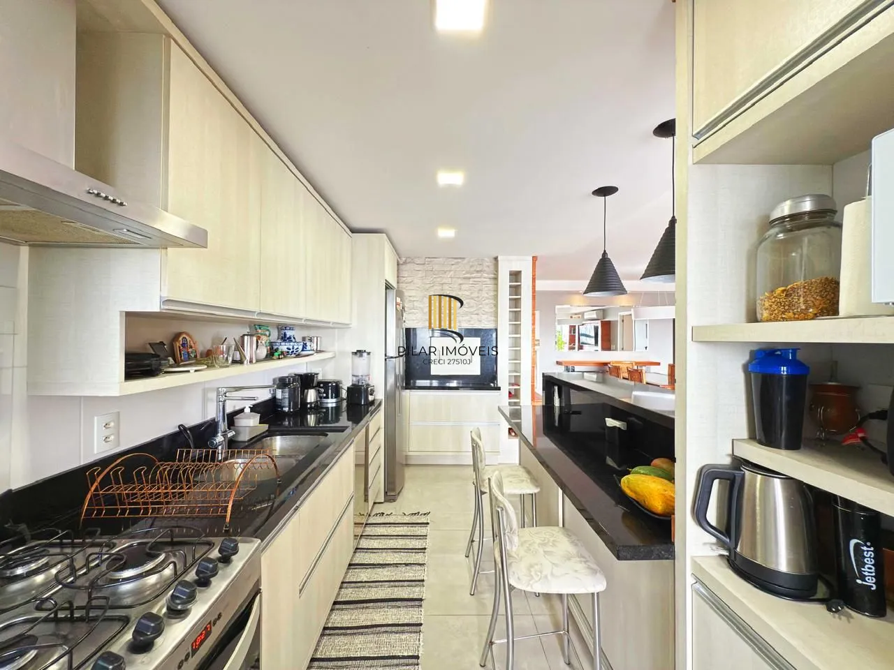 Apartamento de 3 suítes com 3 vagas, 136 m2 próximo ao Shopping Iguatemi.