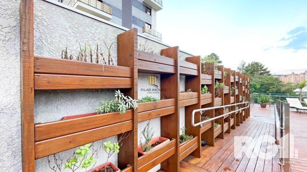 Apartamento de 72 m2 para alugar com 1 suíte, banheiro social com depósito e 2 vagas, finamente mobiliado e decorado.