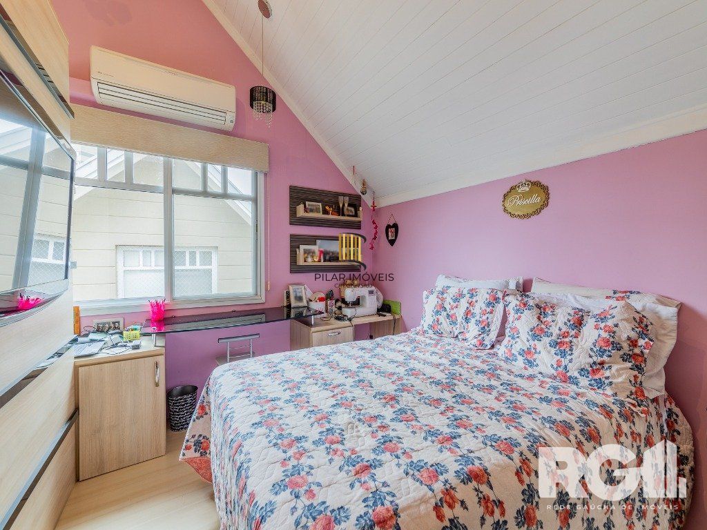 EXCLUSIVIDADE  Belíssima casa de 4 suítes + gabinete no condomínio fechado Terra Mater com vista exuberante para o bosque, próximo da portaria e infraestrutura.