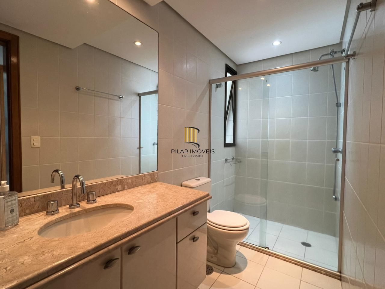 Apartamento a venda de 105 m2 2 dormitórios sendo 1 suíte e 2 vagas individuais no bairro Petrópolis.