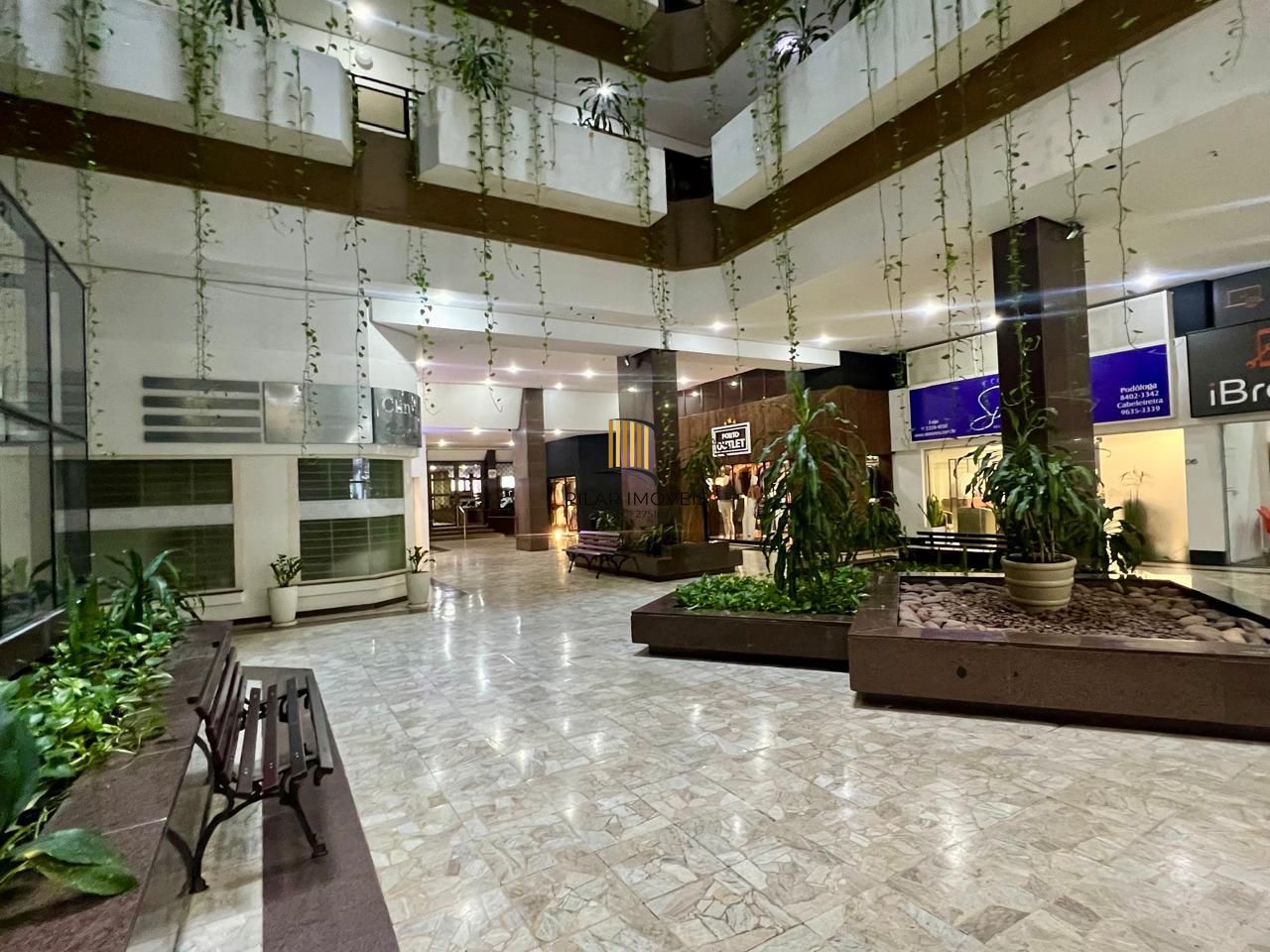 Clínica Odontológica mobiliada e equipada, 38 m2 com 2 vagas individuais na Av. Vinte e Quatro de Outubro